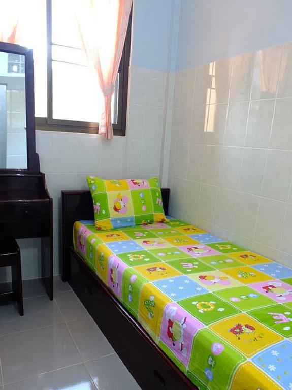 Penguin Hotel Kawthaung Exterior photo